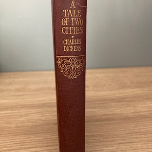 Racconto di due città di Charles Dickens