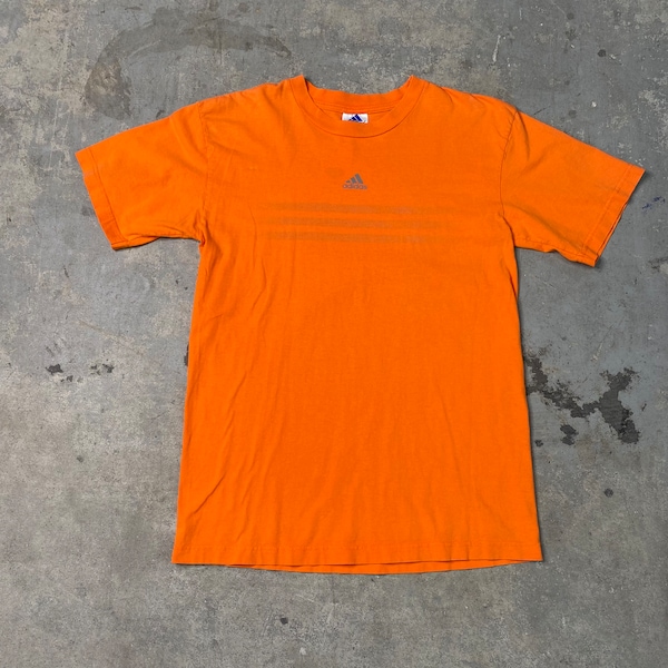 nike centre logo t shirt