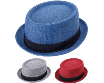 Cappello Pork Pie da uomo/donna Nuovo berretto Trilby in blu, grigio o rosso Taglie: 57 - 60 cm