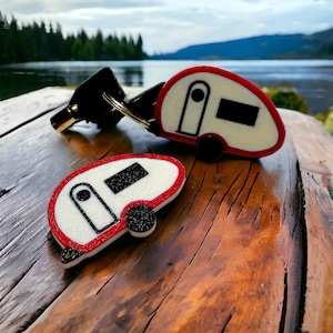 Teardrop Camper Keychain with Keyring | Fun Tab Trailer Design | Customizable Colors for Nature and T@b Lovers