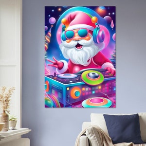 Art mural en carton plume, images créées par intelligence artificielle. Décoration murale différentes tailles. Titre: Happy Dj Santa