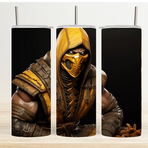 Puede incluir: Tres vasos de acero inoxidable con fondo negro y un gráfico de un personaje de videojuego que lleva una máscara y capucha amarillas. El personaje es Scorpion de la serie de videojuegos Mortal Kombat.