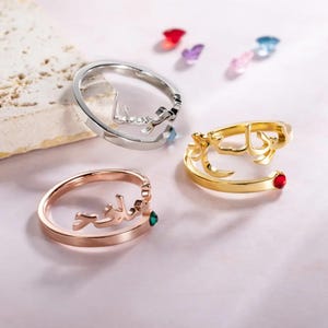 Anillo personalizado con nombre árabe y piedra de nacimiento. Delicado anillo islámico ajustable de plata de ley para ella. Regalo árabe para el Día de la Madre o Aniversario.