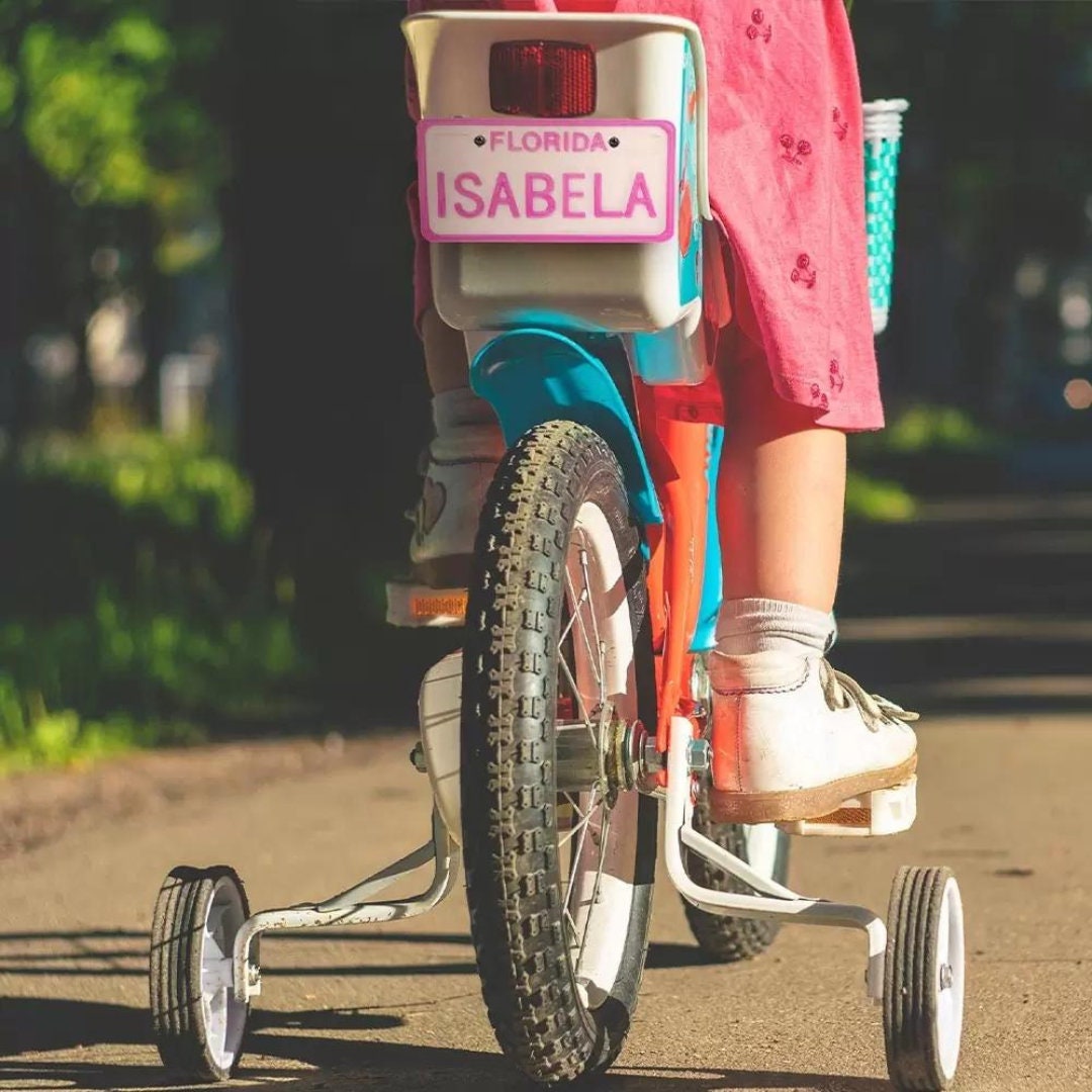 Targa Mini Personalizzata Con Bandiera A Scacchi Per Bici E Tricicli Bambini