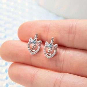 Pendientes de unicornio con inicial personalizados, plata de ley 925/chapado en oro de 18 quilates, pendientes de unicornio con letra, regalo para amantes de los unicornios.
