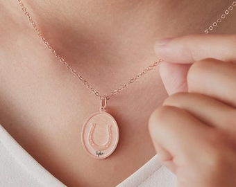 Collana a ferro di cavallo portafortuna con nome personalizzato - Gioiello in argento sterling con nome inciso personalizzato, regalo per la mamma, regalo per gli amanti dei cavalli