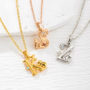 Collier personnalisé avec initiales ours avec pierre de naissance + nom gravé, initiales collier avec petit ours et feuilles mystiques, collier amoureux des ours