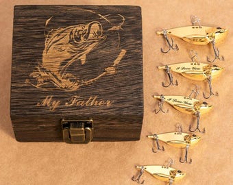 Bionic Fish Shape Metal Fishing Lures Set in Wooden Box with Engraved Text – Sea Tackle Gift for Dad Husband Fisherman Birthday