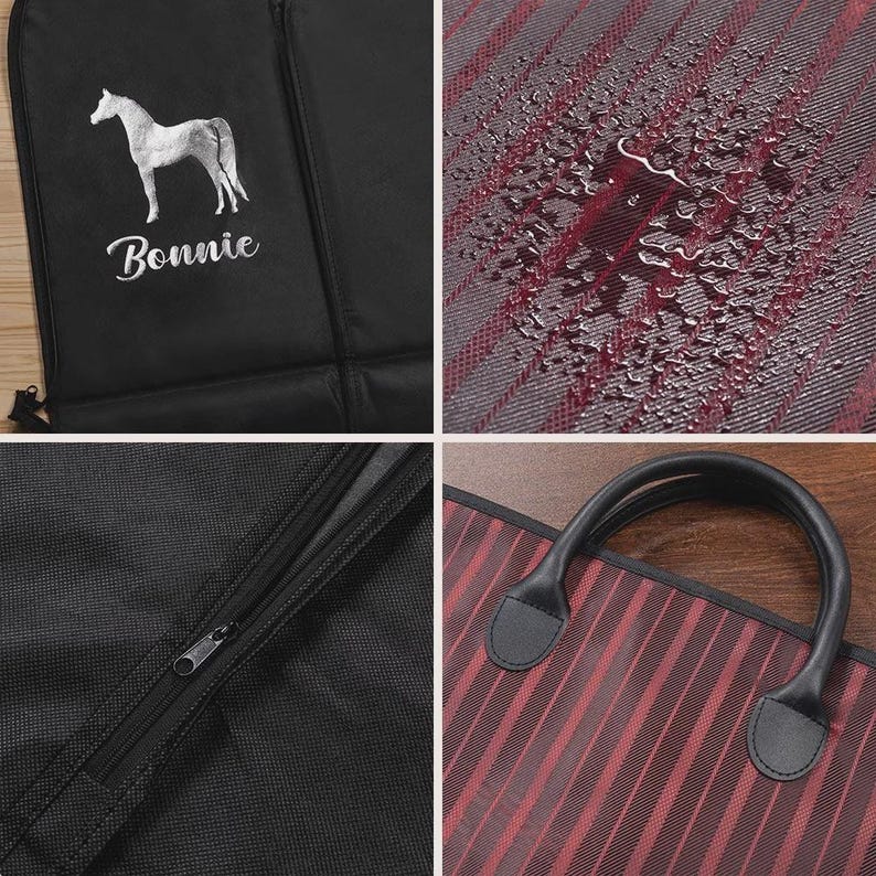 Puede incluir: Funda de ropa negra con un caballo bordado blanco y el nombre "Bonnie". La bolsa tiene cierre de cremallera y un estampado de rayas rojas y negras. La bolsa es resistente al agua.