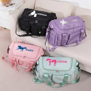 Bolsa de viagem para passeios a cavalo com nome personalizado, bolsa grande à prova d&#39;água para fim de semana com alça, bolsa de ginástica multicamadas, presente para amantes e cavaleiros de cavalos