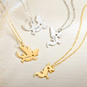 May include: Four personalised lizard pendant necklaces. Two are gold-coloured, and two are silver-coloured. Each pendant features a lizard design with a name engraved on it. The names are Rose, Olivia, Juliana, and another name.