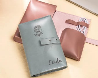 Organiseur de câbles pour chargeur de voyage, fleur de naissance, nom personnalisé, étui pour accessoires techniques en cuir végétalien, cadeau de Noël pour grand voyageur