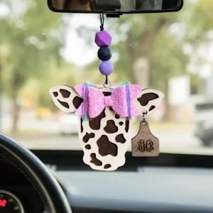 カスタムハイランド牛プリントカーチャーム（リボン付き）、リアビューミラーアクセサリー用カスタム牛チャーム、女性用クリスマスツリーオーナメント