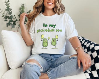 私のピックルボール時代のグラフィックTシャツ、100％コットンユニセックスTシャツ、ピックルボール選手のイラスト入りTシャツ、面白いピックルボール愛好家のカスタムトップ