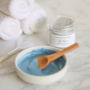 This Blue Spirulina Mask powder is easy to mix, and perfect for an at home facial. The bentonite and kaolin clay with deep clean your pores, while the coconut milk and blue spirulina feed your skin superfood ingredients.