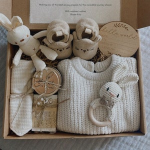 Newborn Gift Set | Neutral Gift Box | Baby Gift Set | Baby Shower Gift | New Baby | Gender Neutral | New mom gift box | Pregnancy Gift Box |