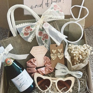 Trauzeugin Vorschlag Box: Tote, Ohrringe, Scrunchie & Blumenstrauß