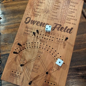 Kundenspezifisches Baseball-Würfel-Brettspiel - personalisiert, Holz, Familien-Spaßspiel