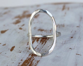 Oval Ring / Schlichter Oval Ring / Geschenk für Sie / Muttertagsgeschenk / Gehämmerter Silberring / schlichter Ring / Karma Ring