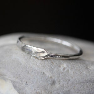 Bague serpent Ouroboros, symbole de la renaissance, bague symbole de l'infini, anneau texturé martelé, bague serpent, bague d'éternité, cadeau pour elle