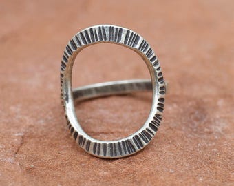 Anel oval de prata esterlina: joias texturizadas boho chic