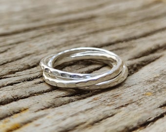 Anello antistress in argento sterling con motivo a fasce intrecciate della Trinità.