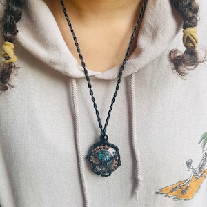 Ciondolo in orgonite con collana regolabile