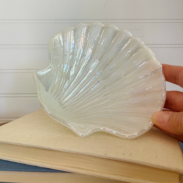 1970's AVON "Gift of the Sea" Iridescent White Seashell Soap Dish