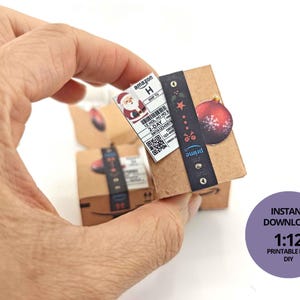 Pudełko na dostawę miniaturek świątecznych — Amazon Packages dla Dollhouse 12 Scale, Gift or Ornament