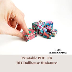 Cajas de regalo navideñas imprimibles a escala 1:6 - Miniaturas para casa de muñecas (Descarga PDF)