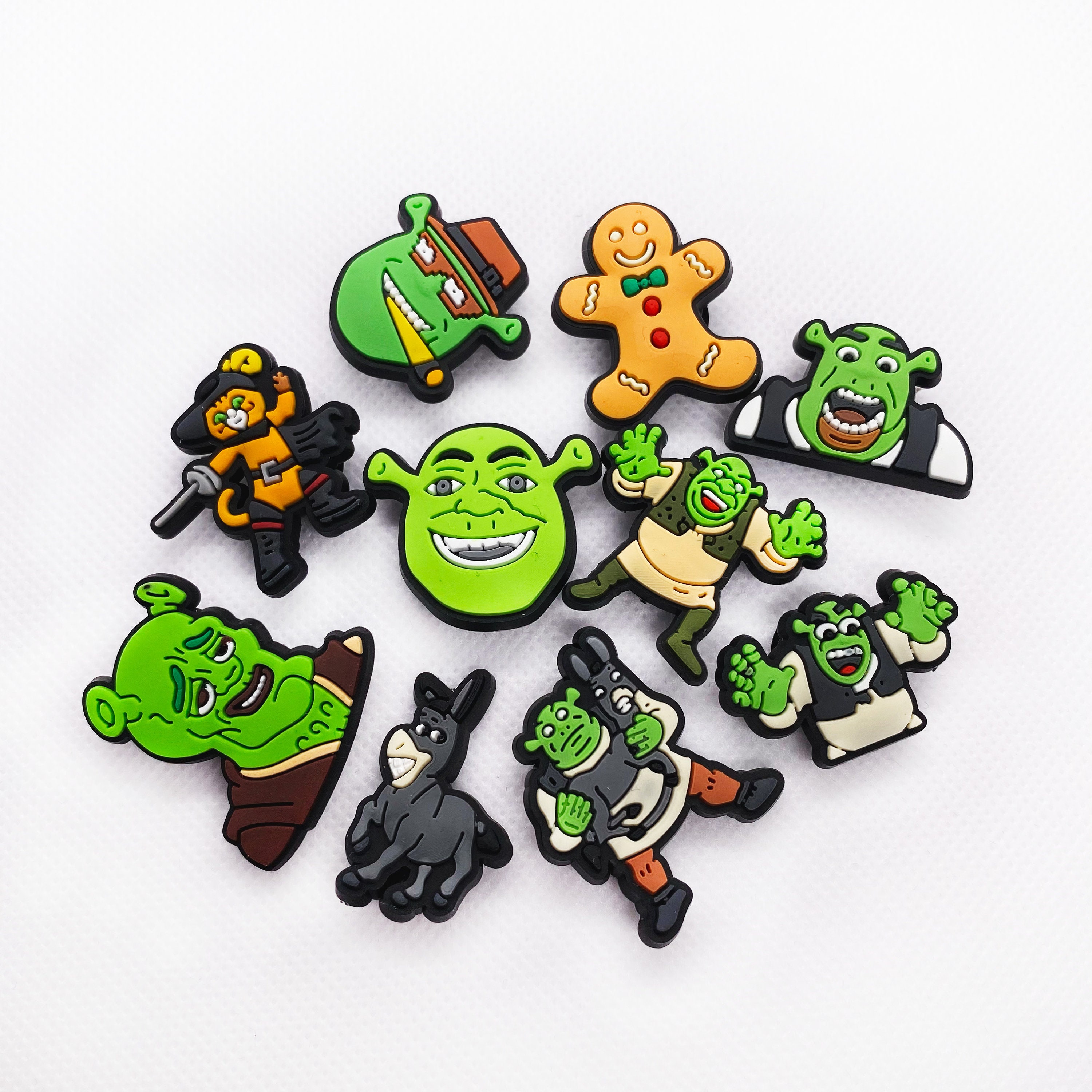 Croc Shrek Ear Charms 2 pares, Fibra natural, Sin gemas. 