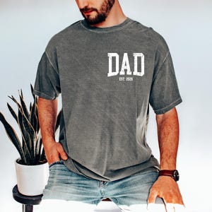 Comfort Colors® Custom Dad Shirt, Cute Fathers Day Gift, Christmas Gift For Dad, New Dad Shirt, Custom Dad Est Shirt, Gift for Grandpa zdjęcie 2