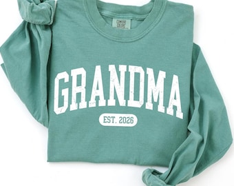 Regalo de anuncio de embarazo de manga larga con texto "Abuela (Est. 2026)" personalizado de Comfort Colors®