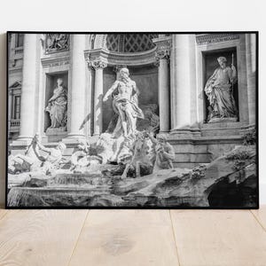 Poster monocromatico della Fontana di Trevi, stampa di Roma in bianco e nero, stampa murale di un monumento italiano, poster su carta opaca di alta qualità, decorazione italiana, regalo da viaggio