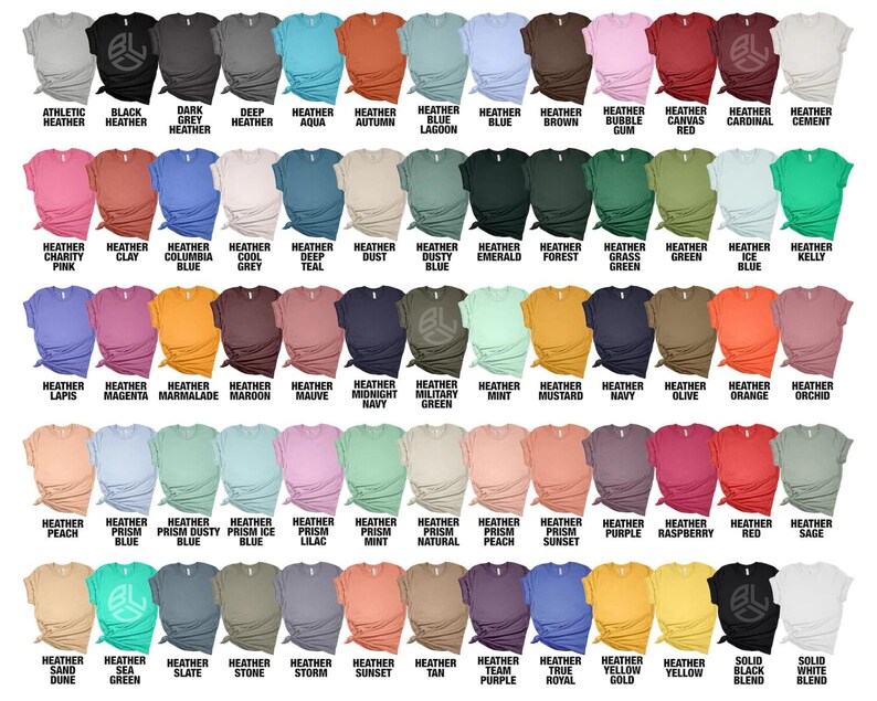 Op de afbeelding: Een kaart met 50 verschillende heather kleuren voor t-shirts. De kleuren zijn gerangschikt in rijen en kolommen, waarbij elke kleur is gelabeld met zijn naam. De kleuren vari&euml;ren van licht tot donker en van koel tot warm.