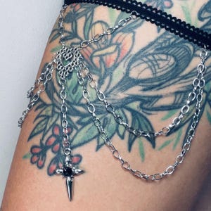 Gothic Cross Garter Chain | Heart & Cross Thigh Body Jewelry | Elastic Leg Chain Garter Belt | Goth Accessories Emo Halloween Gift Valentine