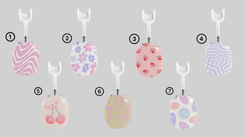 Puede incluir: Siete fundas de tel&eacute;fono con diferentes patrones, cada una con un gancho blanco. Las fundas presentan varios dise&ntilde;os, incluyendo espirales, flores, cerezas y caras sonrientes. Las fundas son todas de colores pastel.