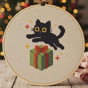 クリスマスクロスステッチパターンPDF、プレゼントを飛び越える黒猫