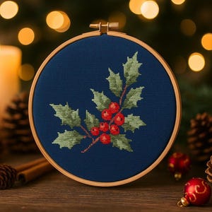 Schema punto croce con bacche di agrifoglio natalizio, piccolo e facile, per principianti