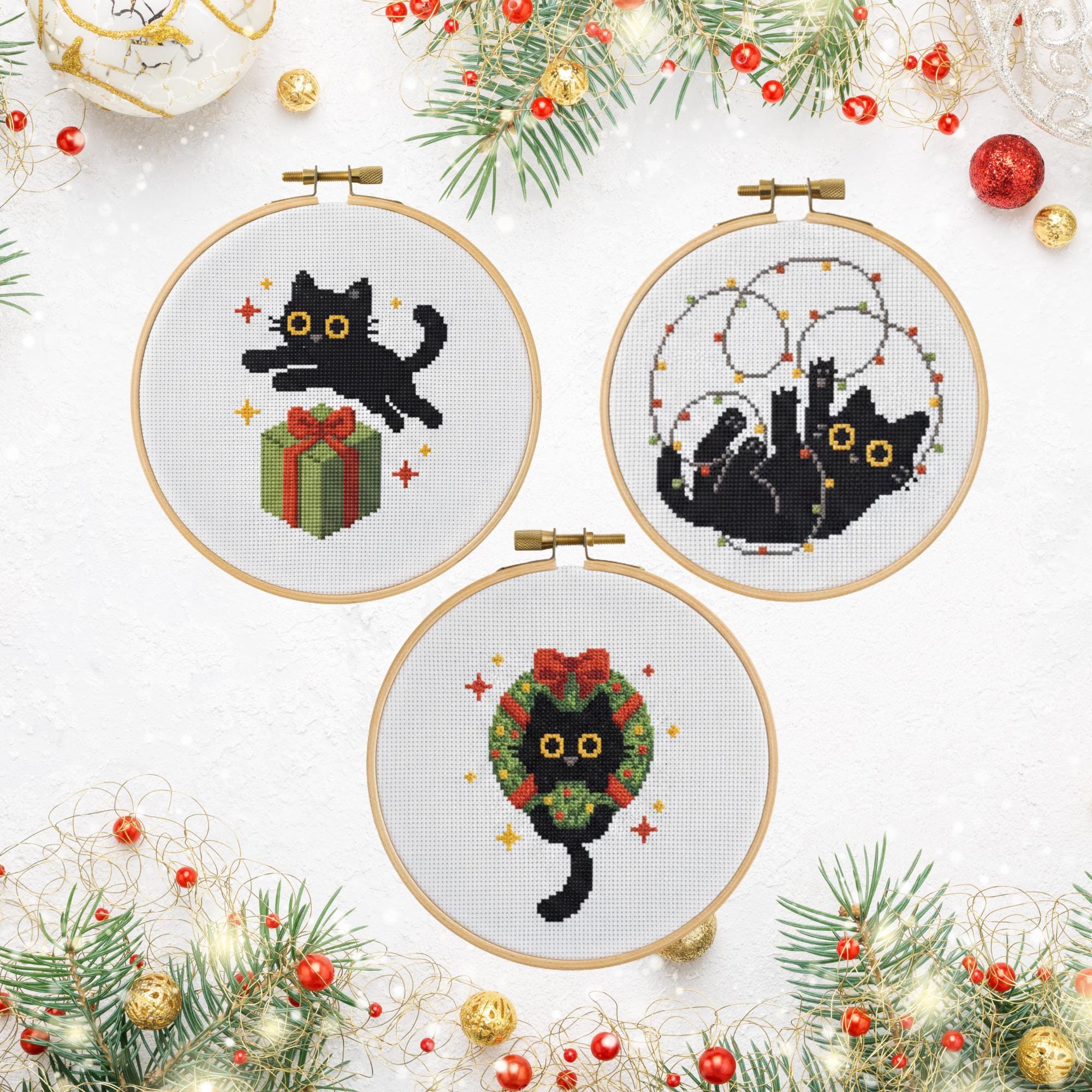 Gato Negro Con Gorro De Navidad Imágen Y Fotos - 123RF