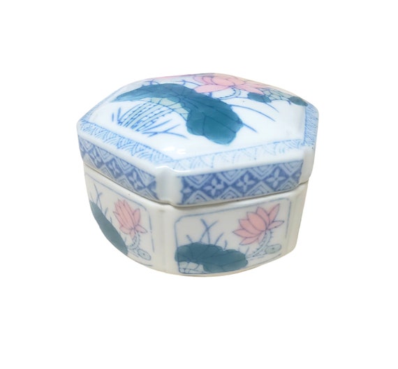 VINTAGE Porcelain Hexagon Chinese Trinket Box Han… - image 4