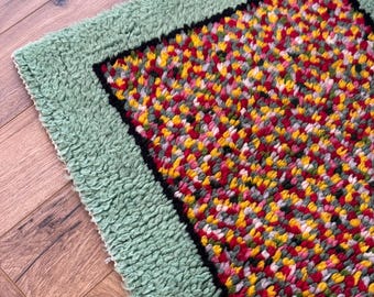 Alfombra pequeña de lana de los años 60 - Alfombra verde multicolor - Felpudo de los años 60