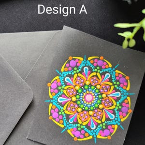 Cartes de correspondance vierges avec mandala à pois peints à la main et enveloppe