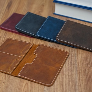 Capa de diário feita à mão, capa de passaporte personalizada, carteira de couro masculina personalizada, carteira de cartão elegante, porta-passaporte clássico, presente do marido,
