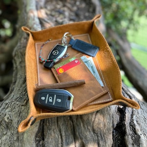 Personalisiertes Ledertablett für Männer, Benutzerdefiniertes Aufbewahrungstablett aus hochwertigem Leder für Männer, Benutzerdefiniertes handgefertigtes Lederdienertablett für Männer Büro Schreibtisch