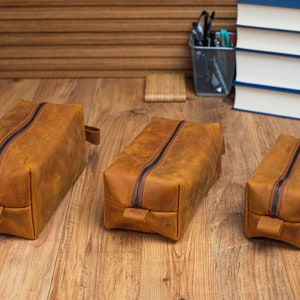 Personalized Leather Toiletry Bag, Handcrafted Leather Dopp Kit, Custom Engraving Men Dopp Bag, Elegant Wash Bag, Travel Bag, Groomsmen Gift