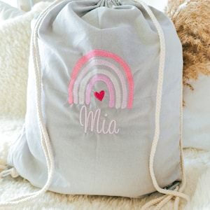 Kinderrucksack personalisiert, Stoffbeutel, Kita Bag mit Regenbogen, Tasche bestickt, Geburtstagsgeschenk, Wechselkleidung Beutel mit Name