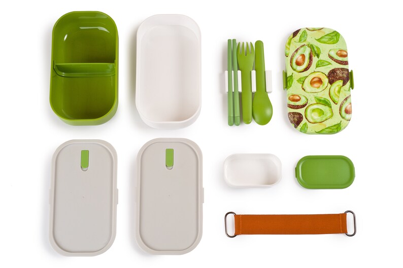 May include: A green and white lunchbox set featuring an avocado pattern. The set includes a lunchbox, a container, a lid, a set of chopsticks, a fork, a spoon, and a carrying strap.