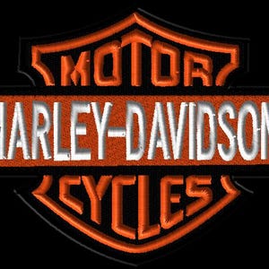 Puede incluir: Parche bordado de Harley-Davidson con el logotipo clásico en naranja y blanco. El diseño incluye las palabras "MOTOR HARLEY-DAVIDSON CYCLES" dentro de un borde en forma de escudo, sobre un fondo negro.