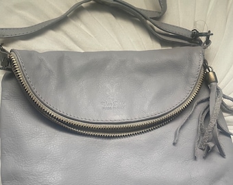 Vintage Vera Pele Light Grey Leather Crossbody Satchel Bag Made in Italy Purse Tassel Zipper Closure Shoulder Bag Like New Beautifully Made